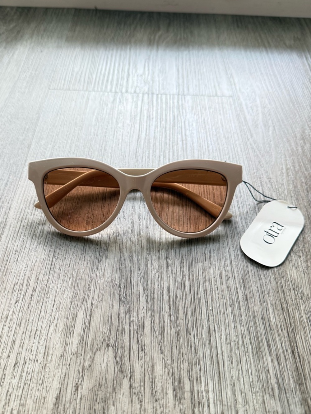 otra lola white rounded retro y2k statement cat eye sunglasses eyewear NEW